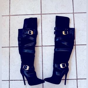 Beautiful leather Boots! Wear it only once for photo shoot ! It is size 5.5!